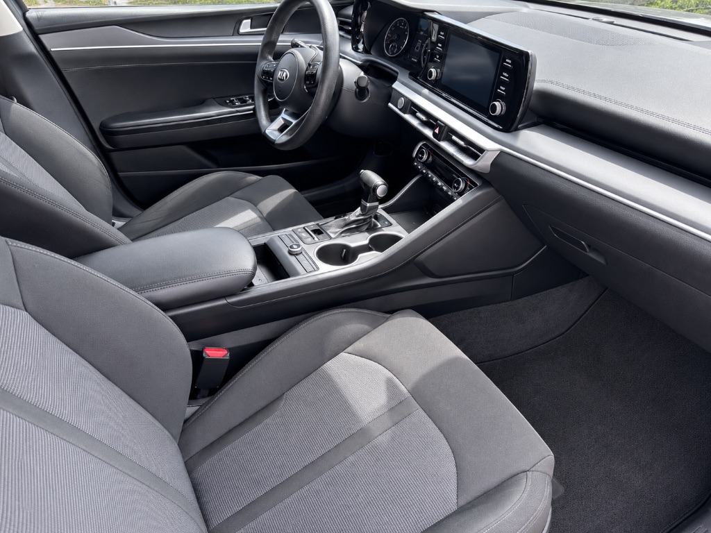 2021 Kia K5 LXS - Photo 12
