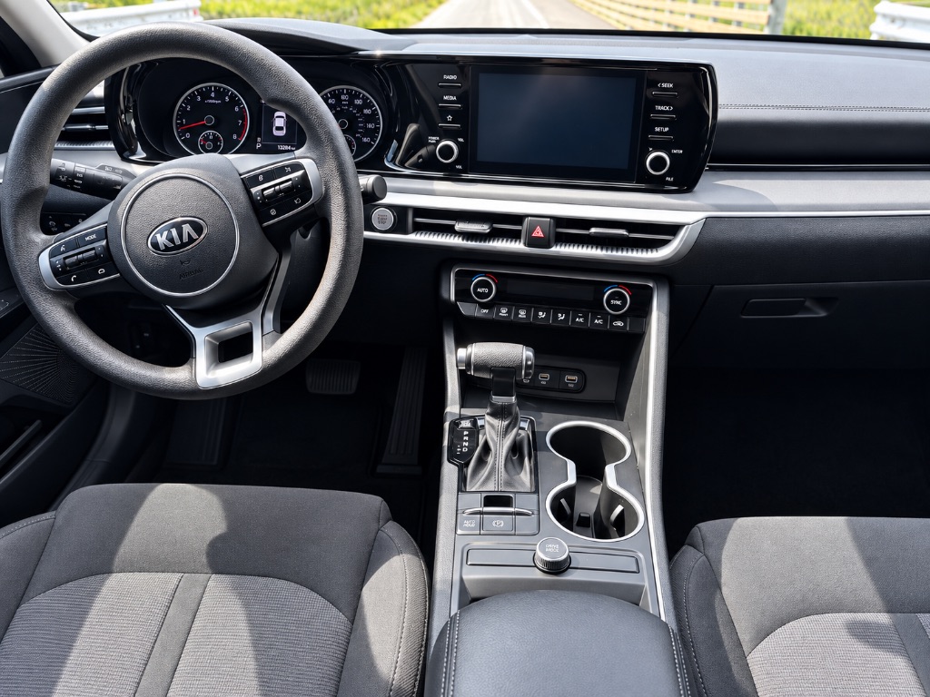 2021 Kia K5 LXS - Photo 14
